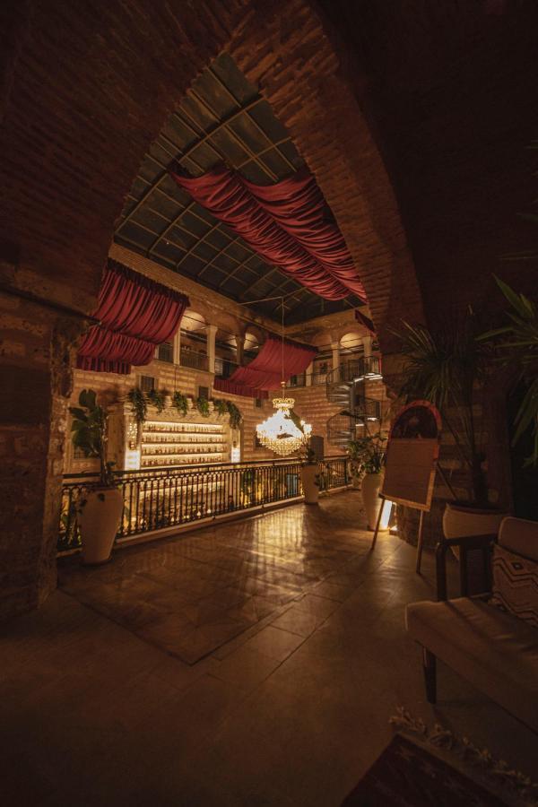 Han 1772 Hotel Istanboel Buitenkant foto The interior of the restaurant