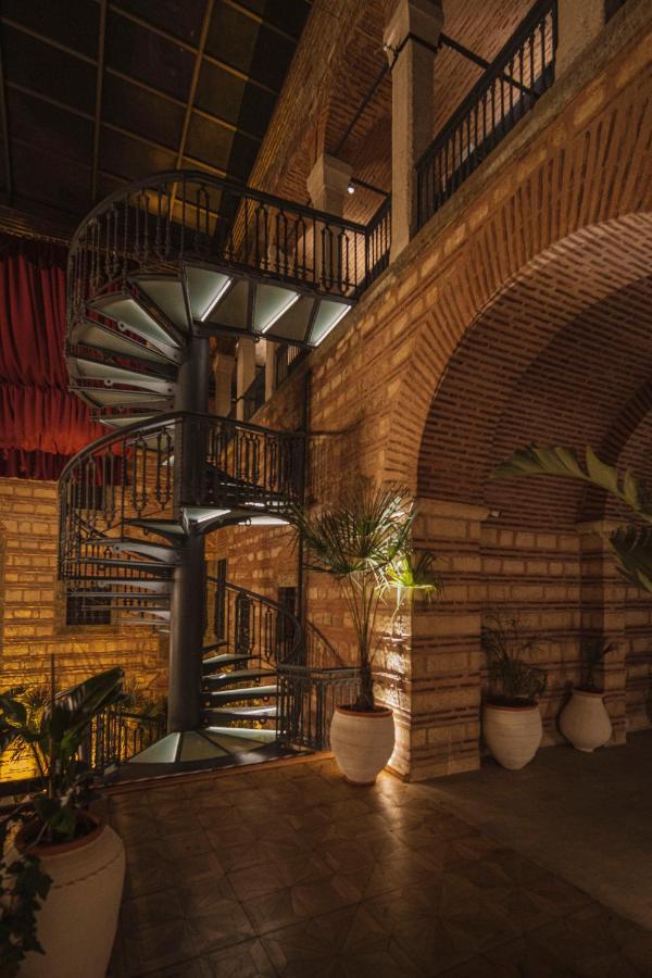 Han 1772 Hotel Istanboel Buitenkant foto Spiral staircase