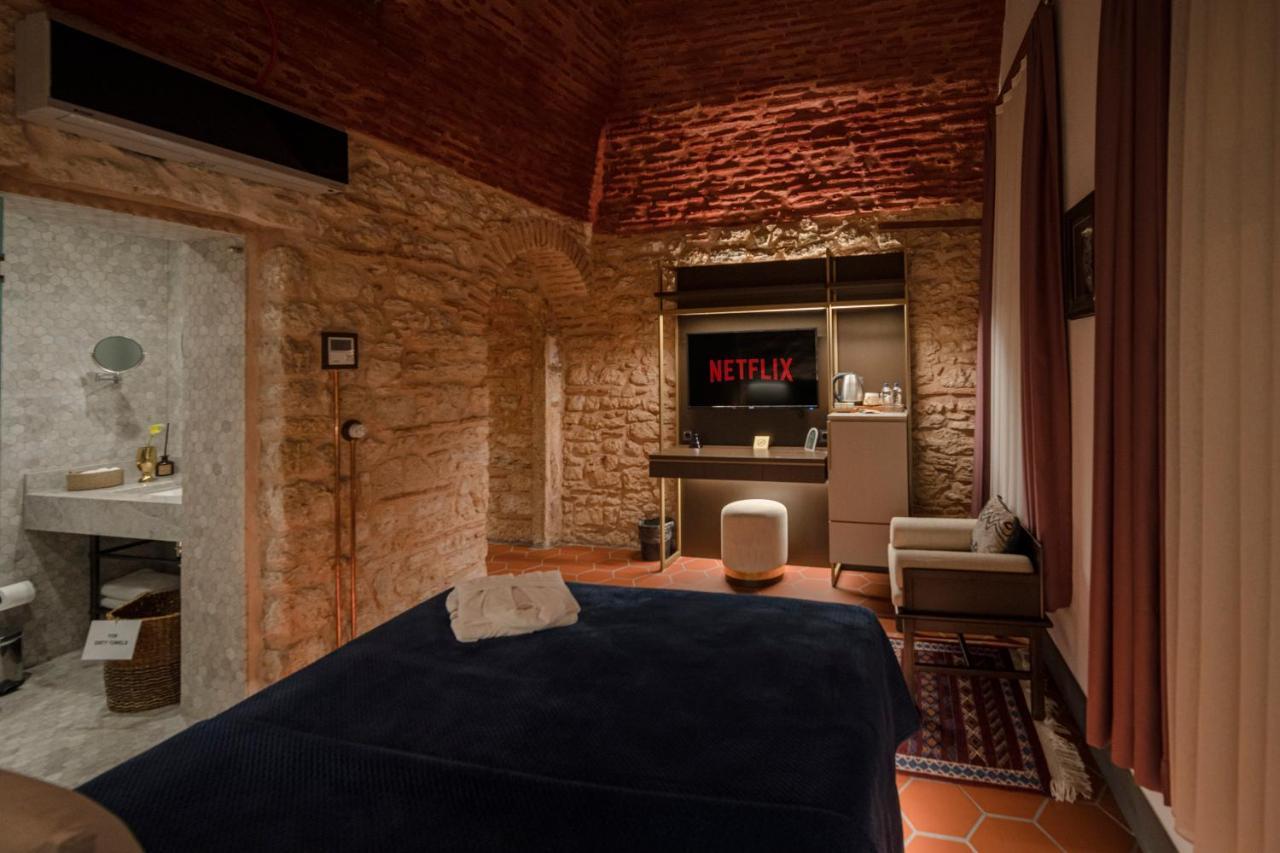 Han 1772 Hotel Istanboel Buitenkant foto A room at the hotel