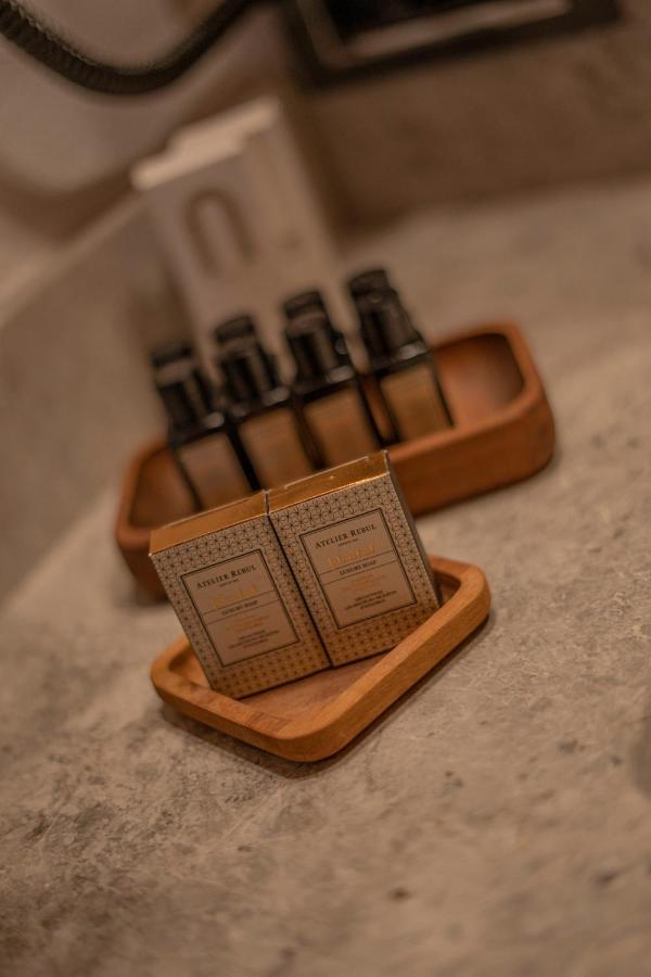 Han 1772 Hotel Istanboel Buitenkant foto A selection of toiletries