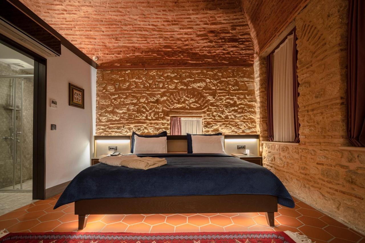 Han 1772 Hotel Istanboel Buitenkant foto A bedroom at the hotel