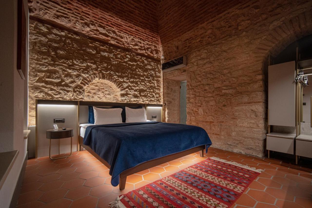 Han 1772 Hotel Istanboel Buitenkant foto A bedroom at the hotel