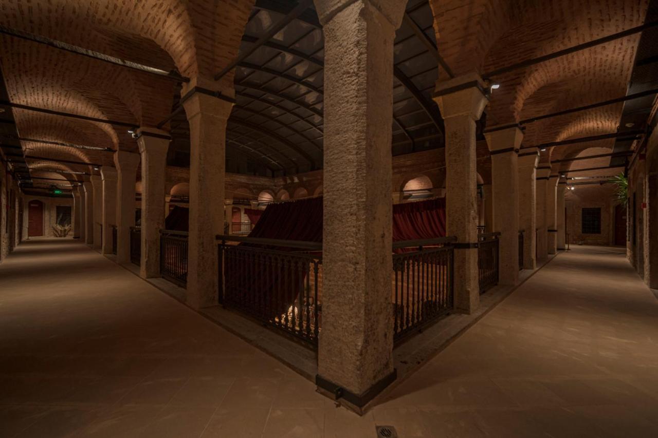 Han 1772 Hotel Istanboel Buitenkant foto The interior of the Basilica Cistern