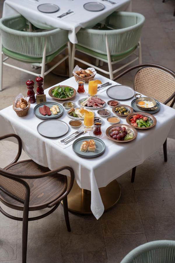 Han 1772 Hotel Istanboel Buitenkant foto A traditional Turkish breakfast